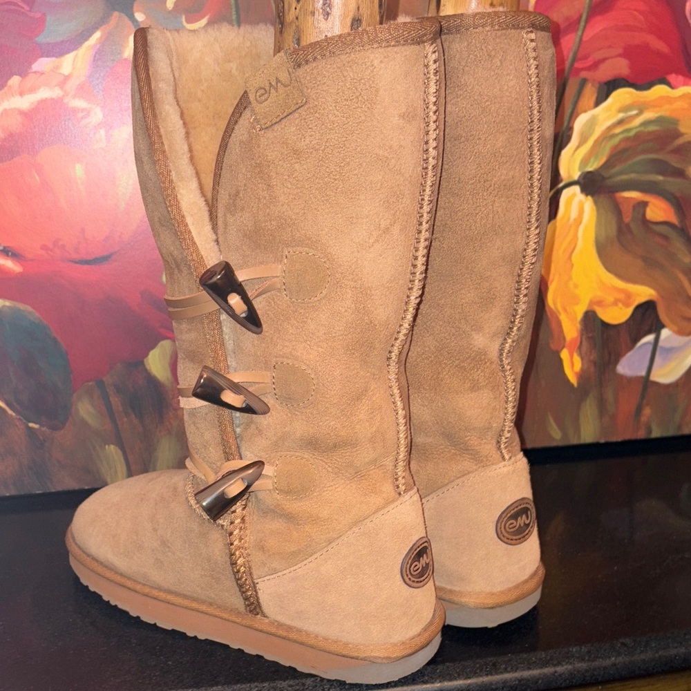 NWOT Emu Australian winter boots 100%sheepskin upper beige